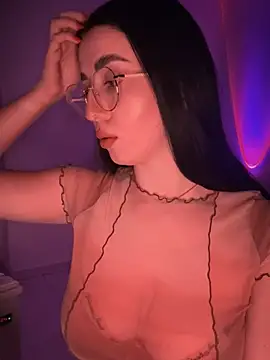 Snapshot of Emylia chatting on 14, 2, 2025 Emylia online show from 14, 2, 2025
