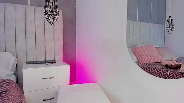 my friends mom online show from 13, 4, 2026