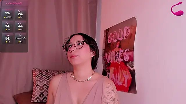 Snapshot of Apartment28 chatting on 10, 9, 2025 Apartment28 online show from 10, 9, 2025