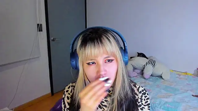 Akane-Mou online show from 10, 12, 2024