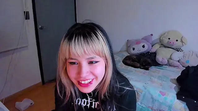 Akane-Mou online show from 12, 12, 2024
