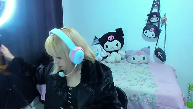 Snapshot of Akane-Mou chatting on 24, 10, 2025 Akane-Mou online show from 24, 10, 2025