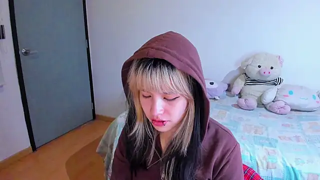 Akane-Mou online show from 6, 12, 2024