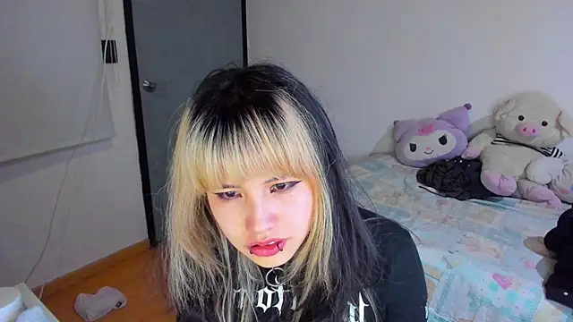 Akane-Mou online show from 12, 12, 2024