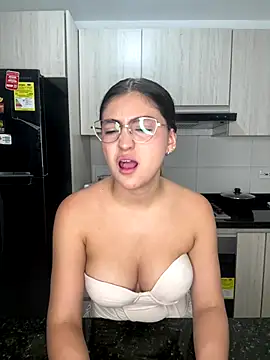 Snapshot of sofia_henaok chatting on 8, 10, 2025 sofia henaok online show from 8, 10, 2025