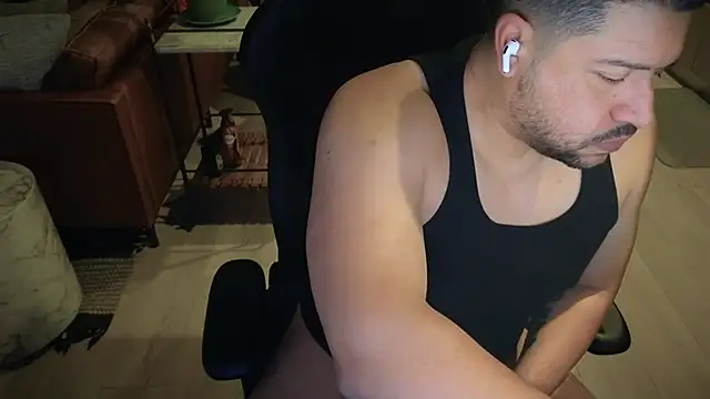 HungandThickLatin online show from 10, 11, 2025