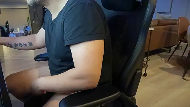 HungandThickLatin online show from 20, 2, 2025