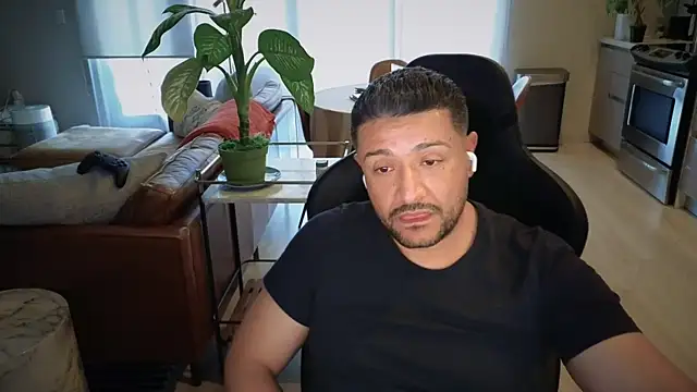 HungandThickLatin online show from 25, 10, 2025