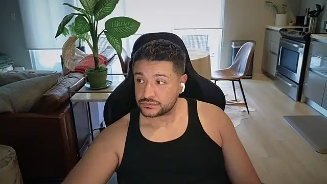 HungandThickLatin online show from 11, 11, 2025