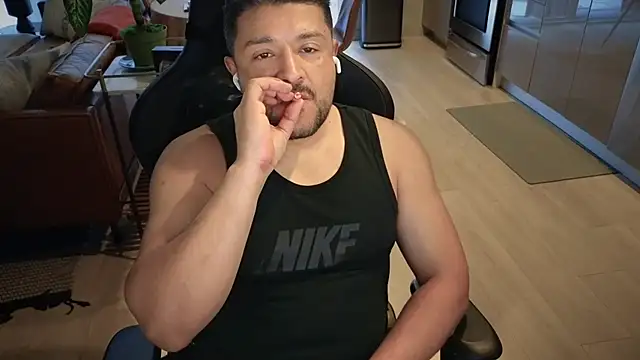 HungandThickLatin online show from 2, 10, 2025