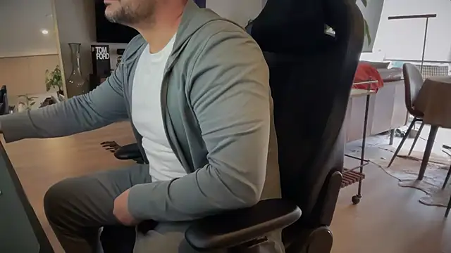 HungandThickLatin online show from 12, 3, 2025