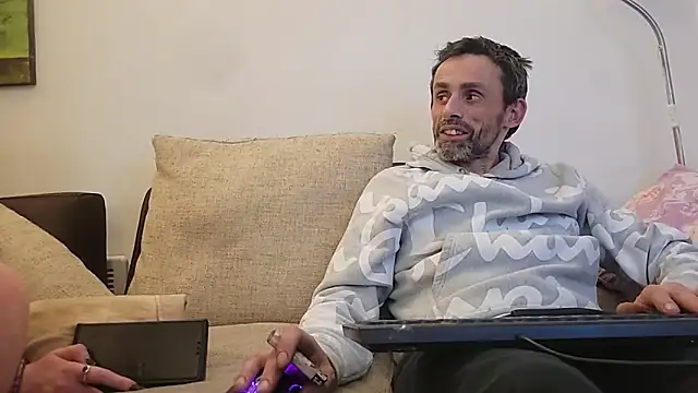 uk-bobbie-uk online show from 1, 11, 2025