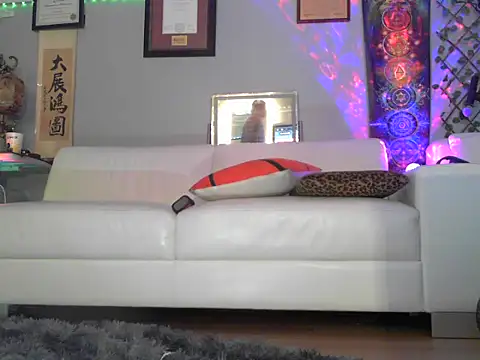 Snapshot of OSIRlS chatting on 17, 10, 2025 OSIRlS online show from 17, 10, 2025