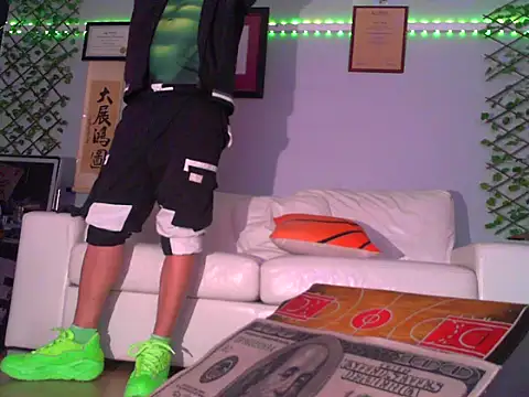 Snapshot of OSIRlS chatting on 17, 12, 2025 OSIRlS online show from 17, 12, 2025