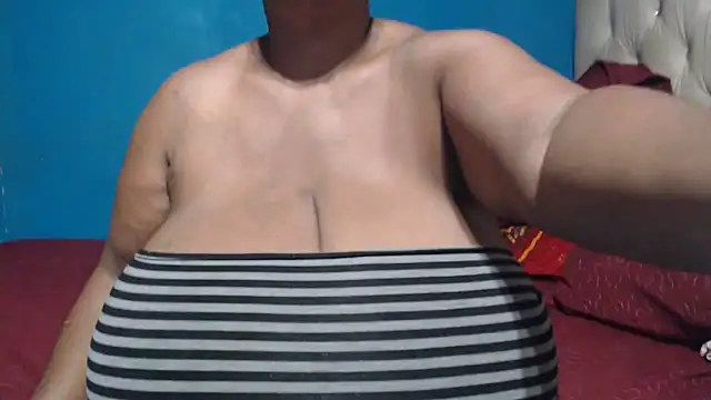 CUTEFIRMMELONSS online show from 15, 4, 2026