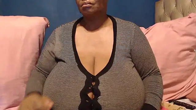 CUTEFIRMMELONSS online show from 18, 10, 2025