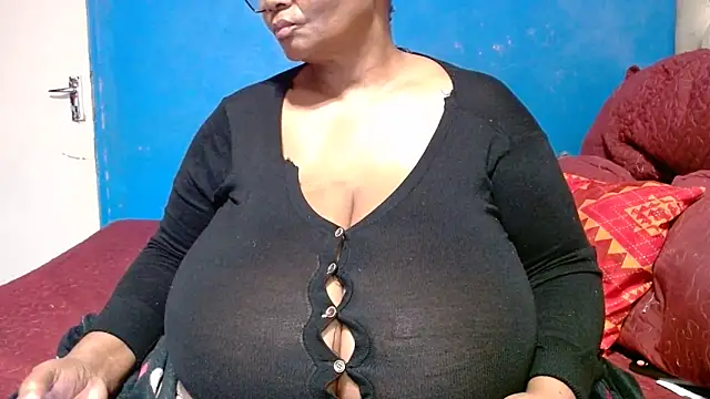 CUTEFIRMMELONSS online show from 5, 6, 2026