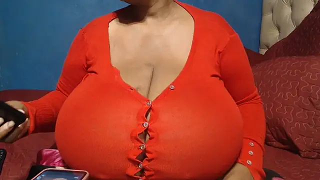 CUTEFIRMMELONSS online show from 18, 4, 2026