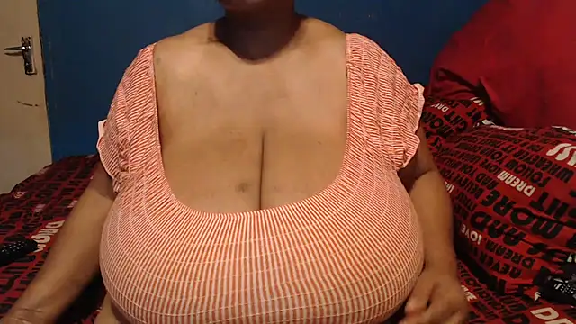 CUTEFIRMMELONSS online show from 29, 10, 2025