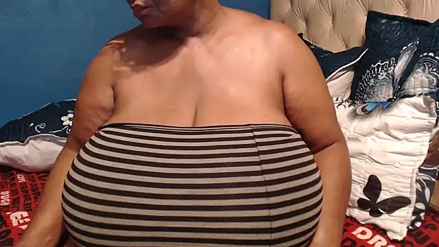 CUTEFIRMMELONSS online show from 4, 3, 2026