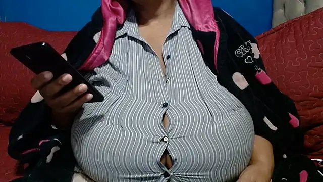 Snapshot of CUTEFIRMMELONSS chatting on 13, 6, 2026 CUTEFIRMMELONSS online show from 13, 6, 2026