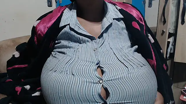 Snapshot of CUTEFIRMMELONSS chatting on 10, 7, 2026 CUTEFIRMMELONSS online show from 10, 7, 2026