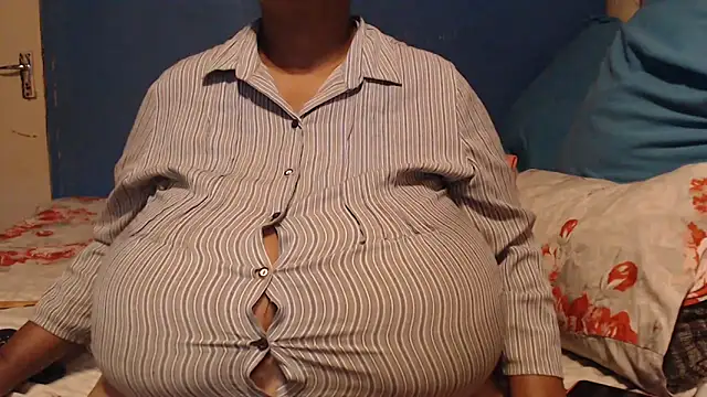 CUTEFIRMMELONSS online show from 5, 2, 2026