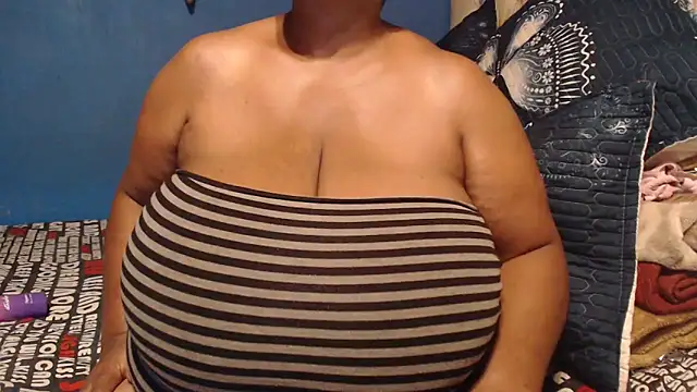 CUTEFIRMMELONSS online show from 4, 4, 2026