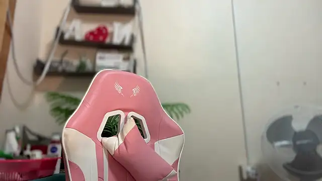 ehotlovea  online show from 27, 10, 2025