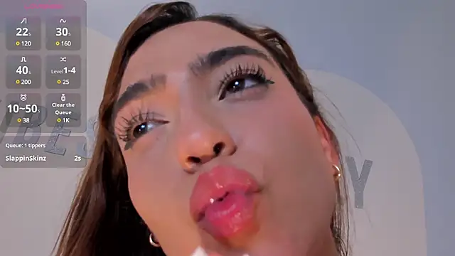 MariamRivera  online show from 26, 2, 2025
