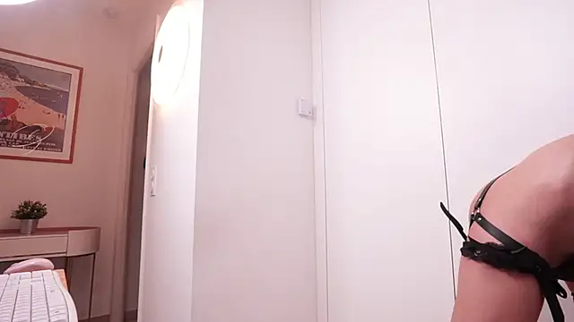 Bella Twine online show from 9, 1, 2025