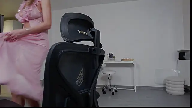 Bella Twine online show from 24, 2, 2026