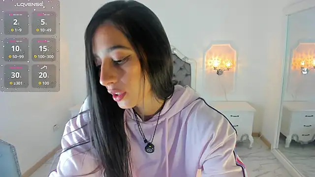 Snapshot of Valentina_Ross_ chatting on 9, 5, 2026 Valentina Ross online show from 9, 5, 2026