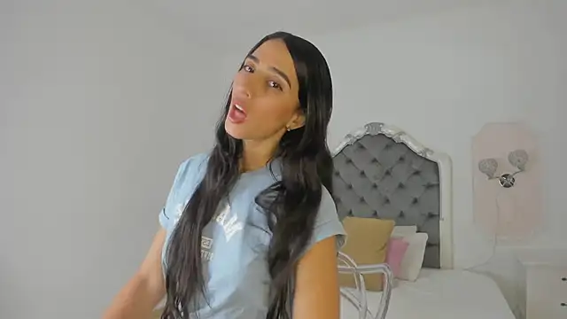 Snapshot of Valentina_Ross_ chatting on 12, 6, 2026 Valentina Ross online show from 12, 6, 2026