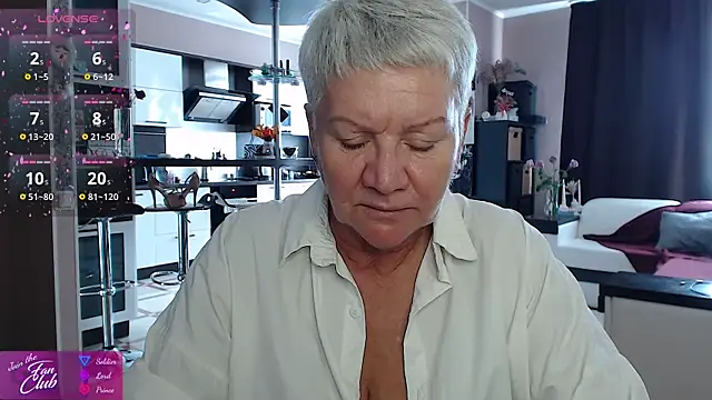 Snapshot of roxana_brooks chatting on 6, 7, 2026 roxana brooks online show from 6, 7, 2026