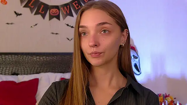 Snapshot of VirginieCruz chatting on 31, 10, 2025 VirginieCruz online show from 31, 10, 2025