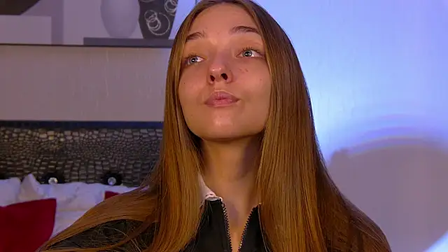 Snapshot of VirginieCruz chatting on 20, 10, 2025 VirginieCruz online show from 20, 10, 2025