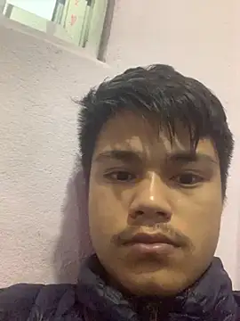 Snapshot of Hullax chatting on 30, 10, 2025 Hullax online show from 30, 10, 2025