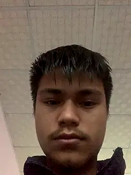 Snapshot of Hullax chatting on 1, 11, 2025 Hullax online show from 1, 11, 2025