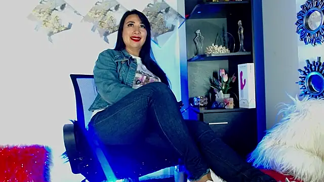 Snapshot of Karina_Yang chatting on 2, 3, 2025 Karina Yang online show from 2, 3, 2025
