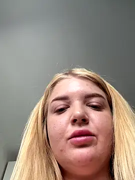 Snapshot of OdriOlsens chatting on 9, 9, 2025 OdriOlsens online show from 9, 9, 2025