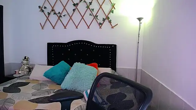 naughty girl 4u online show from 30, 10, 2025