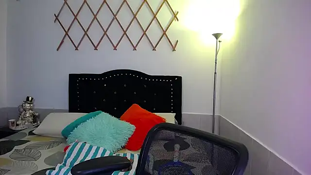 naughty girl 4u online show from 8, 10, 2025