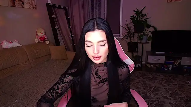 Snapshot of __Malika__ chatting on 10, 10, 2025 Malika online show from 10, 10, 2025