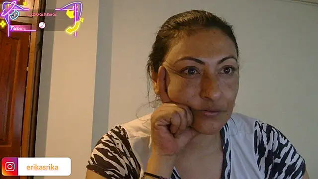 Snapshot of ErikaRika chatting on 5, 10, 2025 ErikaRika online show from 5, 10, 2025