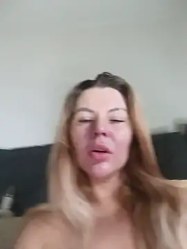 Snapshot of Lovers__Annn chatting on 12, 1, 2025 Lovers Annn online show from 12, 1, 2025