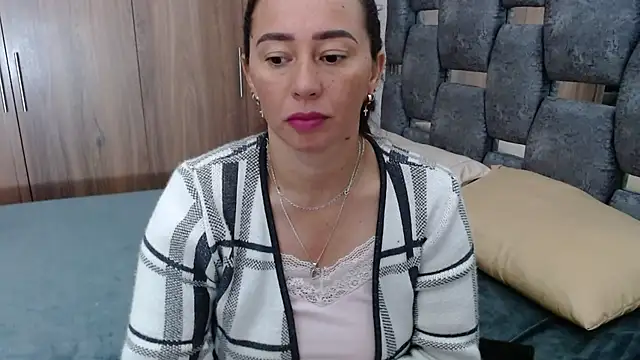 sara hott 1 online show from 5, 3, 2025