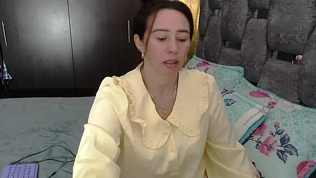 sara hott 1 online show from 19, 7, 2026