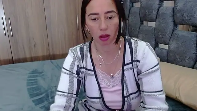 sara hott 1 online show from 7, 3, 2025