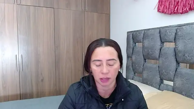 sara hott 1 online show from 10, 3, 2025